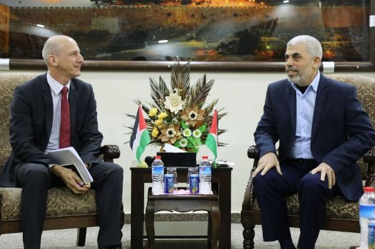 السنوار والسفير السويسري يؤكدا أهمية إنجاز المصالحة