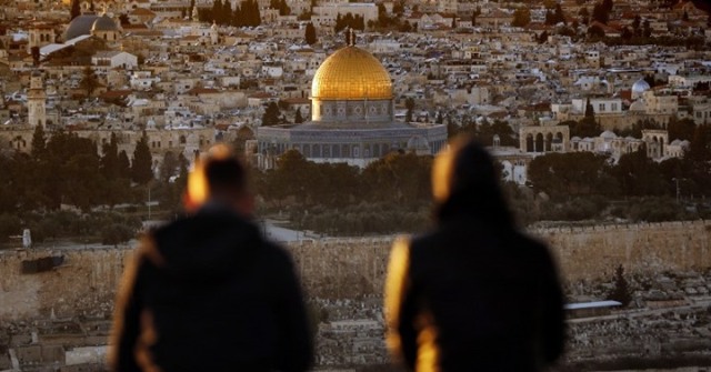 ترامب قبل نقل السفارة