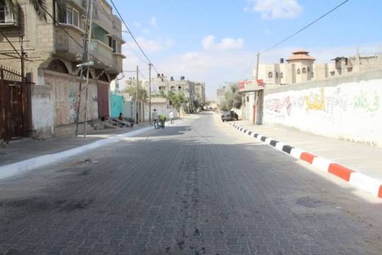 بلدية رفح تبدأ العمل بشارع 