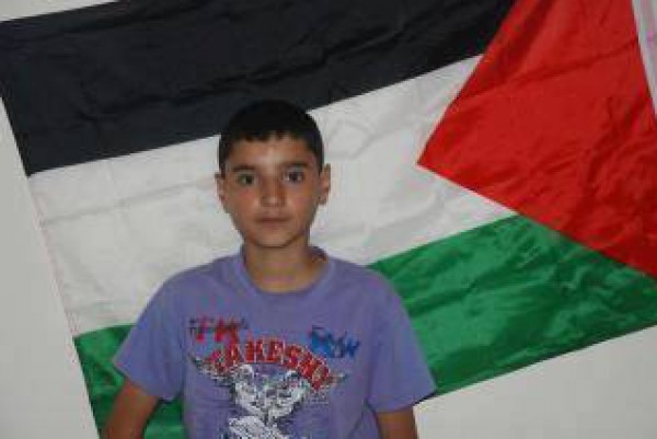 وقفة تضامنية أمام الصليب الأحمر بغزة مع الأسير الطفل خالد الشيخ