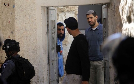 مستوطنون يعتدون على فلسطيني في سلوان بالقدس
