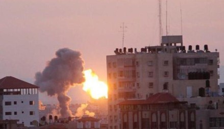 محدث: 15 شهيدا و80 مصابا في غارات طيران الاحتلال على مناطق بغزة 