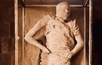 طلاب يعثرون على مومياء عمرعا 7 آلاف عام في تشيلي 