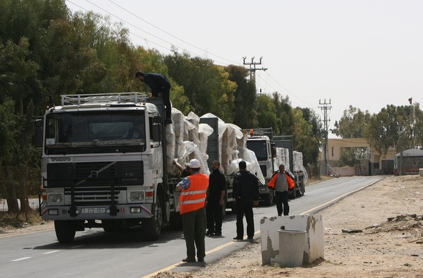 إنخفاض كمية المساعدات الواردة إلى قطاع غزة