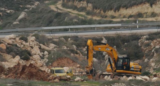 الاحتلال يجرف أراض استولى عليها في بورين