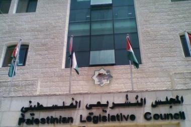 نواب في التشريعي يستمعون لموازنة الطوارئ