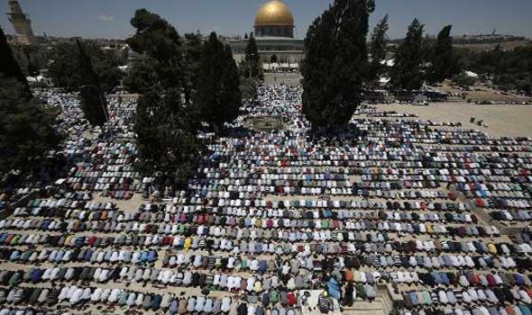 200 مصل من غزة يتوجهون إلى الأقصى