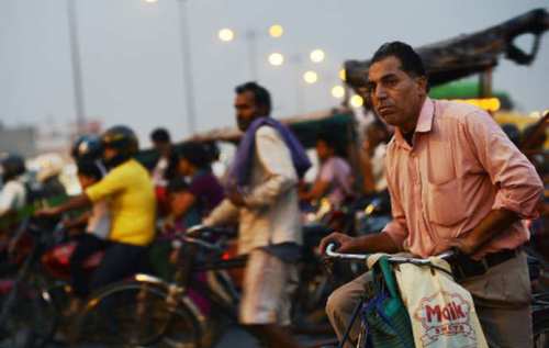 فصل موظف حكومي بعد تغيبه عن العمل 24 عامًا