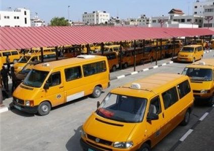 سائقو المركبات العمومية بالخليل يواصلون إضرابهم عن العمل