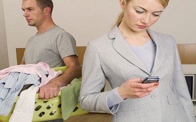 دراسة تؤكد أن مستقبل الزوج سينحصر في الاهتمام بالأطفال والمنزل