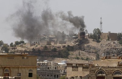 النيران تشتعل بمبنى التلفزيون اليمني 