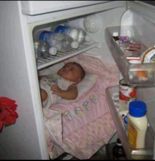 طبيب هندي ينقذ طفلاُ من الموت بنصيحة وضعه في ثلاجة 