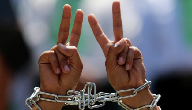 6 أسرى يدخلون أعوامًا جديدة في معتقلات الاحتلال