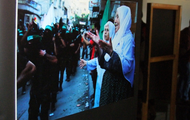 افتتاح معرض فوتوغرافي يجسد حياة المرأة الفلسطينية في غزة