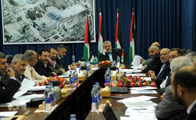 100 ألف دولار مساعدات نقدية