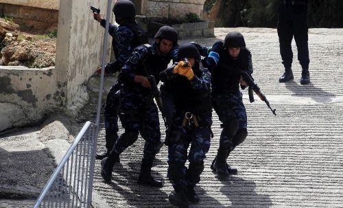 حماس: أمن السلطة بالضفة يعتقل 6 مواطنين