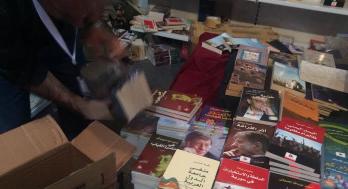 معرض الرياض الدولي يسحب جميع أعمال الشاعر الراحل محمود درويش 