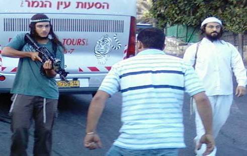 مستوطنون يعتدون على شاب في القدس المحتلة