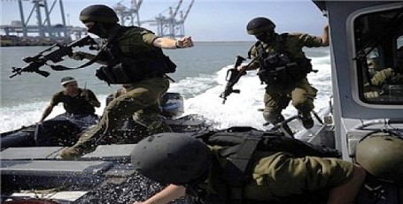 بحرية الاحتلال تعتقل صيادين اثنين قبالة شواطئ غزة