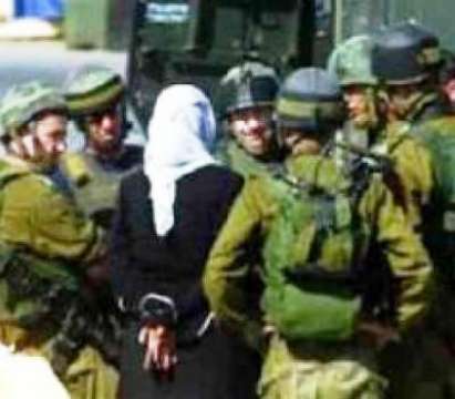 قوات الاحتلال تعتقل 3 فلسطينيات في قطنة بالقدس