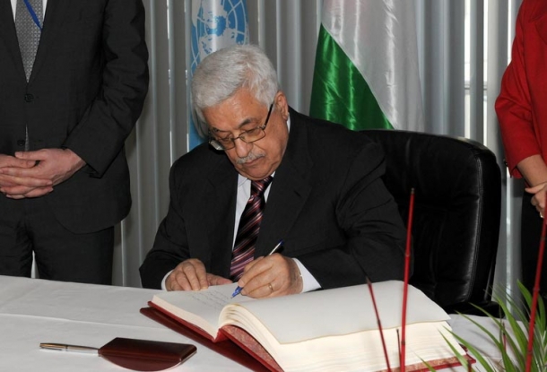 عباس يصادق على موازنة 2014