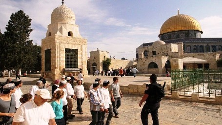 المستوطنون يقتحمون باحات الاقصى المبارك
