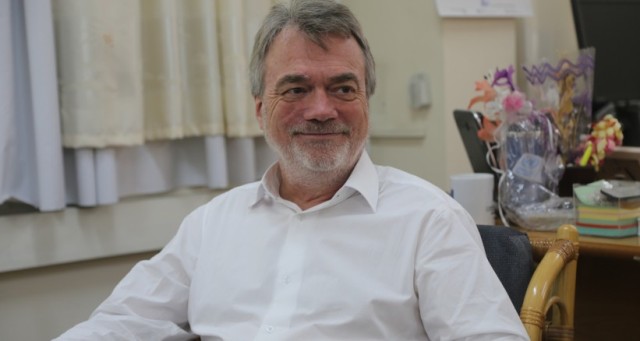 بوشاك يؤكد: لا تغيير على المناهج الفلسطينية