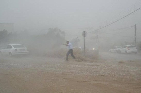 أمطار ورياح شديدة تضرب فلسطين.. وتحذيرات للمواطنين من التنقل