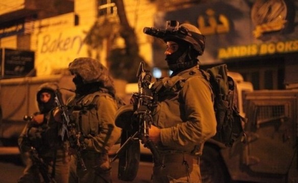 الاحتلال يعتقل 14 فلسطينياً بدعوى إشعال حرائق