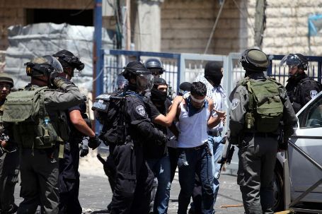 القدس... الاحتلال يعتقل 5 شبان من العيسوية