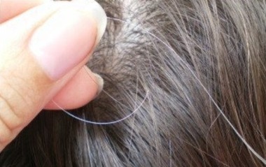 3 طرق طبيعيّة لمحاربة الشعر الأبيض