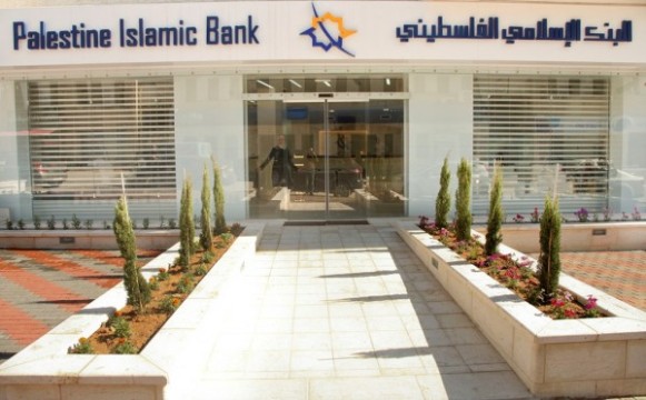 بنك فلسطيني يرفض فتح حساب لنجل نائب في التشريعي