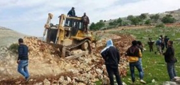 الاحتلال يمنع شق طريق زراعية في قرية دوما