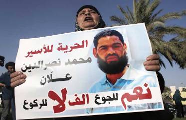 الاحتلال والمستوطنون يستهدفون عائلة الأسير علان