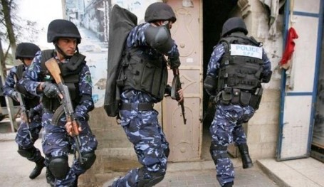 أمن السلطة يعتقل ويستدعي أنصارا لحماس بالضفة