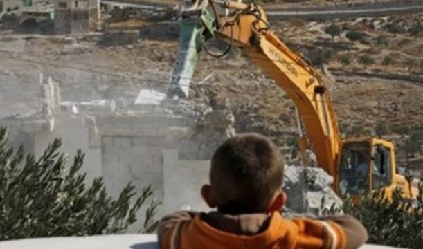 الاحتلال يسلم إخطارات هدمٍ لمنازل في العيسوية