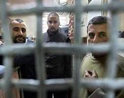 4 أسرى يدخلون أعواماً جديدة داخل سجون الاحتلال
