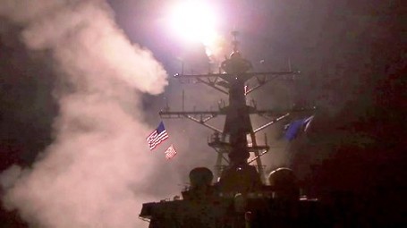 الجيش الاميركي يستهدف قاعدة عسكرية سورية بـ59 صاروخ توماهوك