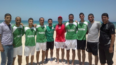 منتخب رفح يتسلم زياً رياضياً خاصاً 