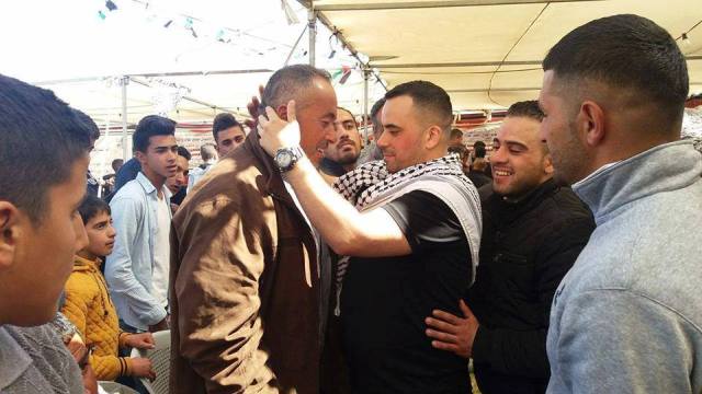 الأسيران محمد وراضي الخضور يتنسمان الحرية