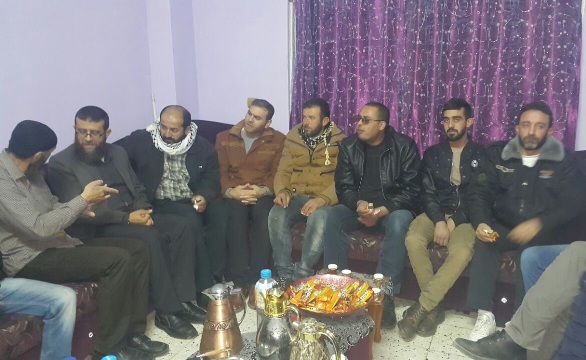 وفد من الجهاد يهنئ الشيخ نصار بعد إفراج أجهزة السلطة عنه