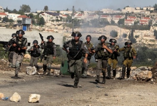 نابلس.. الاحتلال يعتقل شابا خلال تصدي الأهالي للمستوطنين في عوريف