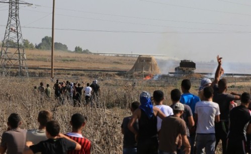 محدث.. 4 إصابات والاحتلال يستهدف الشبان شرق البريج بالرصاص