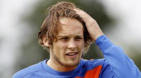 بليند الهولندي على مقربة من مدرجات أولد ترافورد