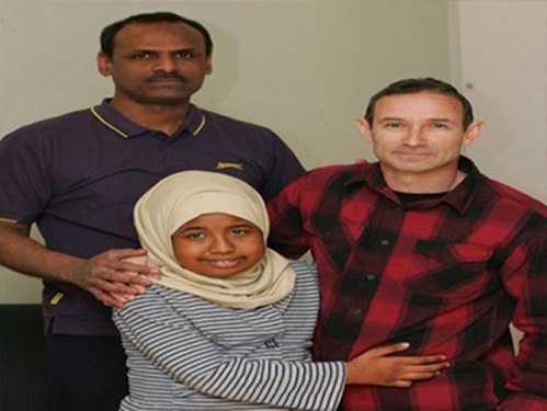 معلم بريطاني يتبرع بكليته لطالبته دون مقابل 