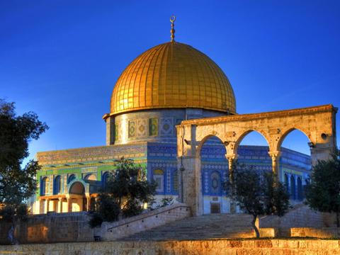  الاحتلال يبعد 6 شبان عن المسجد الأقصى المبارك