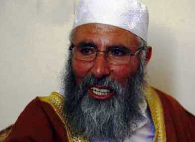 إصدار مذكرة توقيف بحق الشيخ مصطفى الحجيري في لبنان