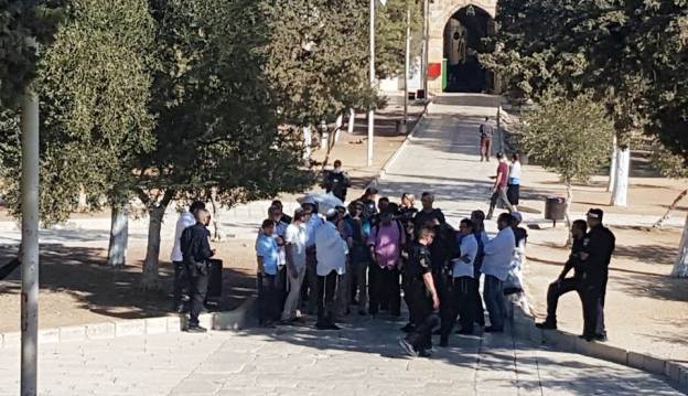 90 مستوطنا يقتحمون باحات المسجد الأقصى المبارك