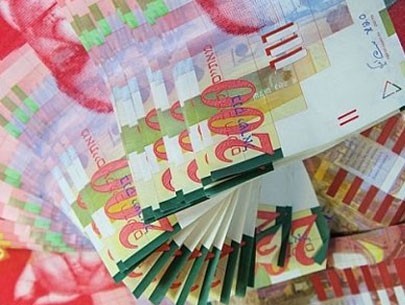 الاحتلال يقرر تجميد نصف مليار شيكل من أموال الضرائب الفلسطينية