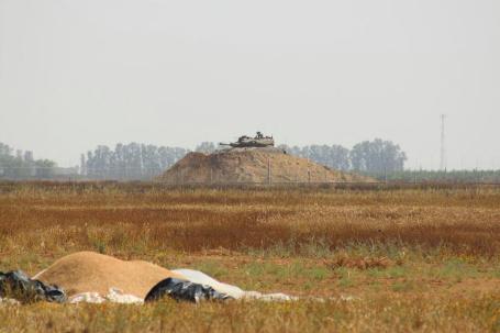 الاحتلال يستهدف الصيادين والمزارعين في قطاع غزة